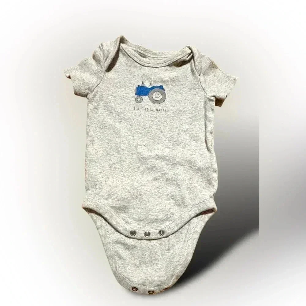 NWOT 0-3 month “Built to Be Happy” grey SS onesie.